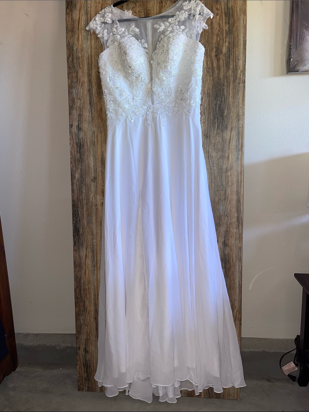 White Lace Appliqué Cap-Sleeve Evening Dress